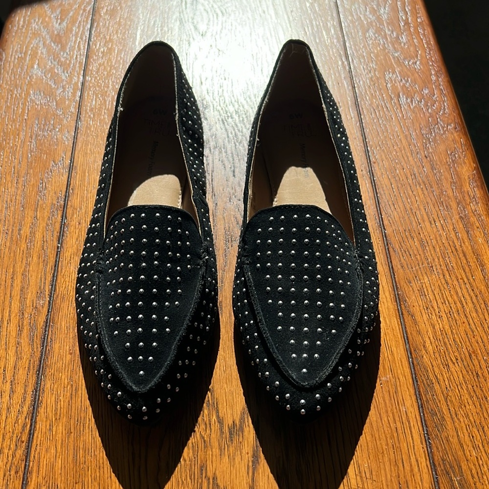 Time and Tru memory foam 6w silver stud and black shoes